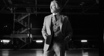 Wake Up Dead Man: A Knives Out Mystery. Daniel Craig as Benoit Blanc in Wake Up Dead Man: A Knives Out Mystery. Cr. John Wilson/Netflix ©