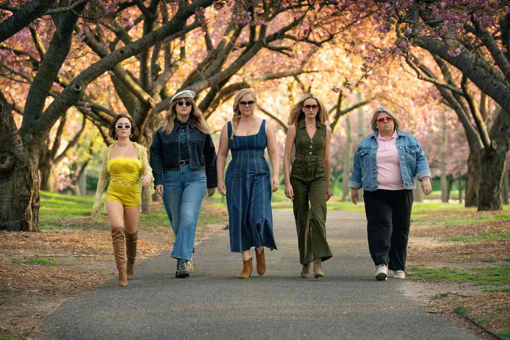 Kinda Pregnant. (L to R) Lizze Broadway as Shirley, Jillian Bell as Kate, Amy Schumer as Lainy, Brianne Howey as Megan and Urzila Carlson as Fallon in Kinda Pregnant. Cr. Scott Yamano/Netflix © 2024.