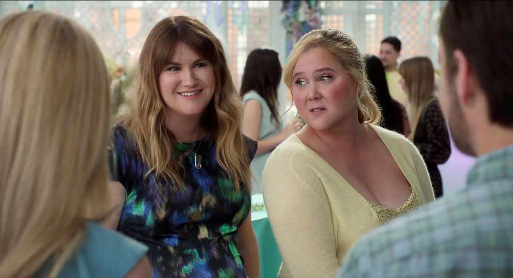 Kinda Pregnant. (L to R) Jillian Bell as Kate and Amy Schumer as Lainy in Kinda Pregnant. Cr. Courtesy of Netflix © 2024.