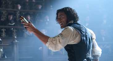 Oscar Isaac as Victor Frankenstein in “Frankenstein” directed by Guillermo del Toro. Photo Credit: Ken Woroner / Netflix