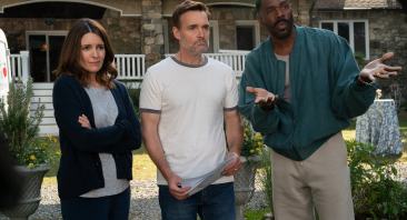 THE FOUR SEASONS. (L to R) Tina Fey as Kate, Will Forte as Jack, and Colman Domingo as Danny in Episode 102 of The Four Seasons. Cr. JON PACK/Netflix © 2024