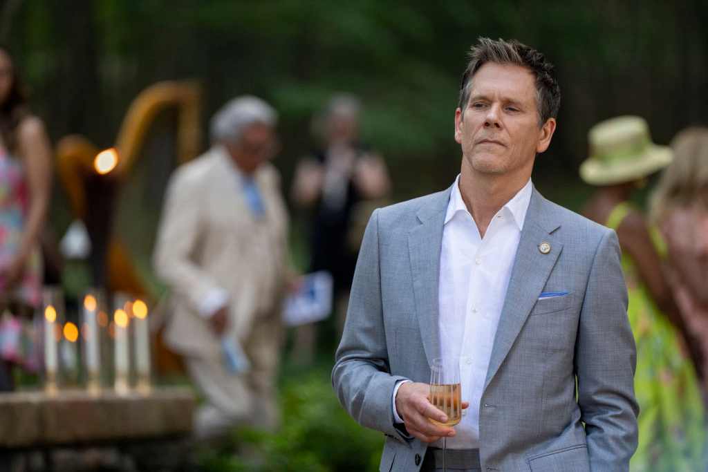 Sirens. Kevin Bacon as Peter Kell in episode 102 of Sirens. Cr. Macall Polay/Netflix © 2025