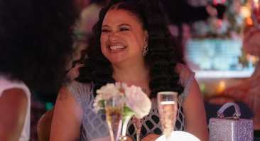 SURVIVAL OF THE THICKEST SEASON 2. Michelle Buteau as Mavis in Episode 203 of Survival of the Thickest, Season 2. Cr. Vanessa Clifton/Netflix © 2024SURVIVAL OF THE THICKEST SEASON 2. Michelle Buteau as Mavis in Episode 203 of Survival of the Thickest, Season 2. Cr. Vanessa Clifton/Netflix © 2024