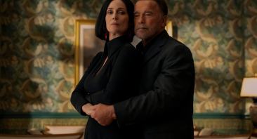 Fubar. (L to R) Carrie-Anne Moss as Greta Nelso, Arnold Schwarzenegger as Luke Brunner in episode 202 of Fubar. Cr. Christos Kalohoridis/Netflix © 2025
