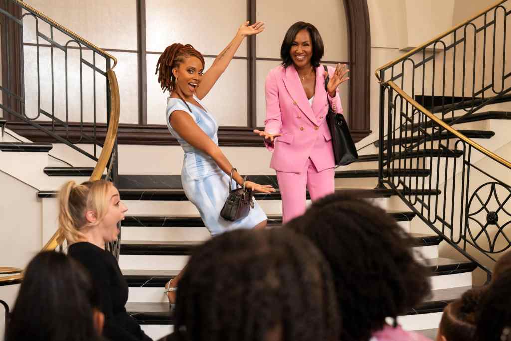 Tyler Perry’s She the People Debuts Trailer and Key Art Ahead of Netflix Premiere 4 She The People. (L to R) Jade Novah as Shamika Latavia Latoya Farrah Dunkerson, Terri J. Vaughn as Antoinette Dunkerson in episode 107 of She The People. Cr. Charles “Chip” Bergmann/Netflix © 2025