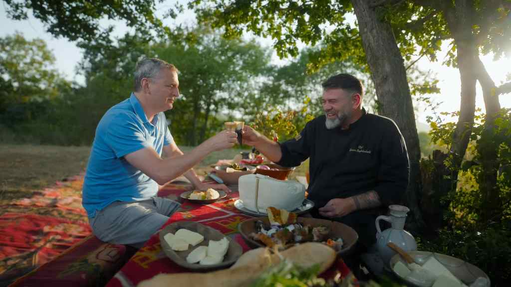 From Manila to Vegas: Where Somebody Feed Phil Takes You in Season 8 4 Somebody Feed Phil n S8 E4 00 09 43 12 R