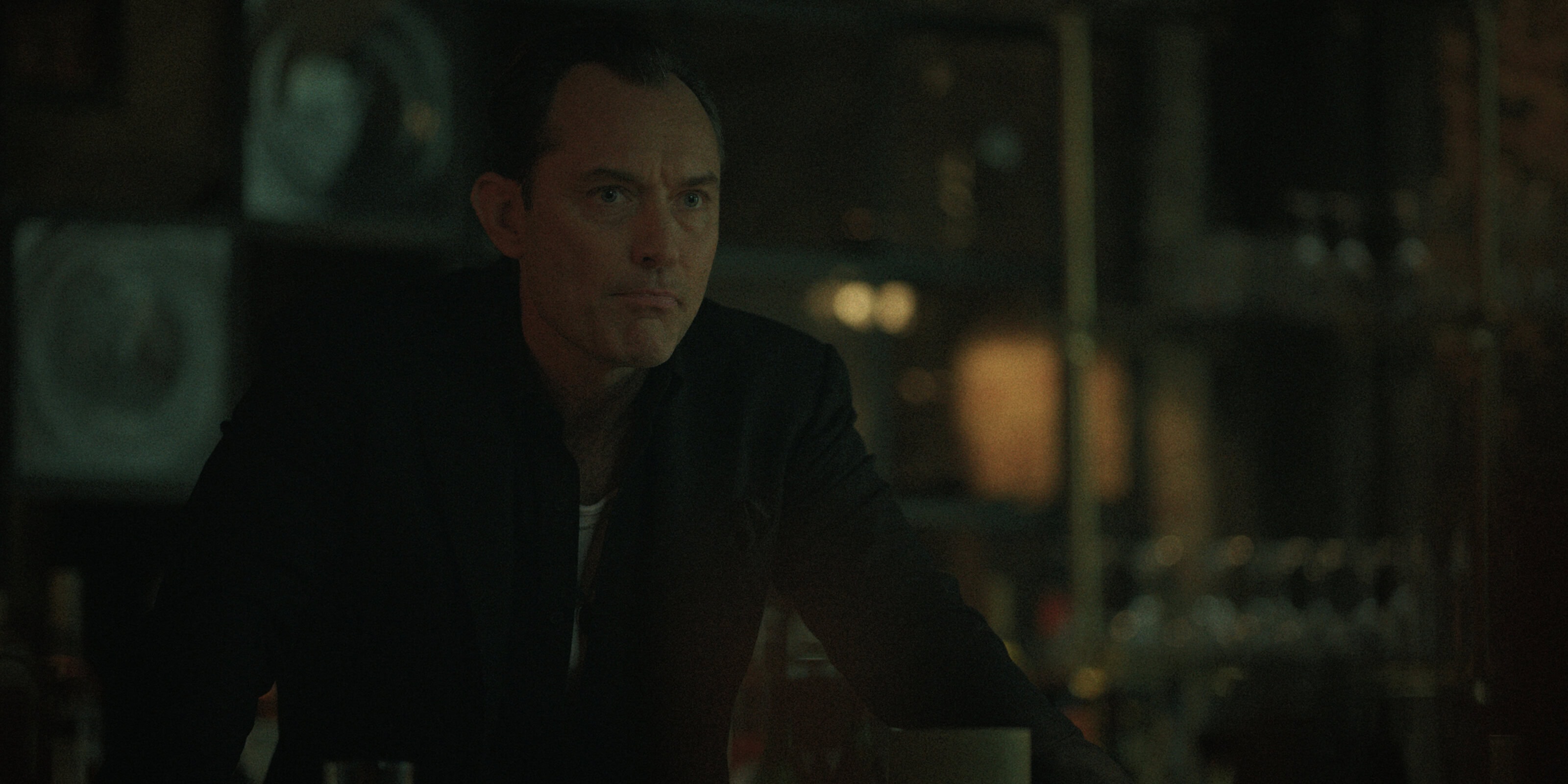 Netflix Drops Black Rabbit Trailer: Jude Law and Jason Bateman’s New Thriller 4 Black Rabbit S1 E1 240516