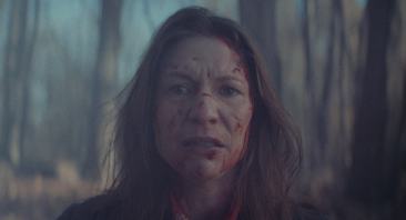 THE BEAST IN ME. Claire Danes as Aggie Wiggs in Episode 101 of The Beast in Me. Cr. Courtesy of Netflix © 2025