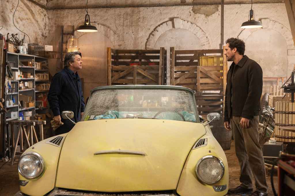 Champagne Problems Trailer: Netflix Uncorks a Holiday Romance in Paris and Champagne 9 Champagne Problems: Netflix Releases Official Trailer for Holiday Romance