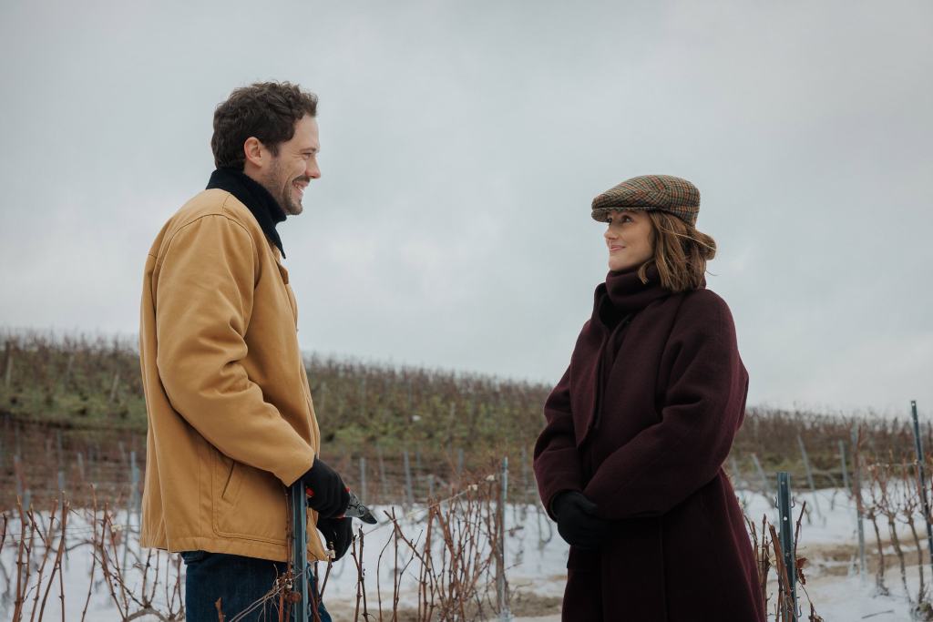 Champagne Problems Trailer: Netflix Uncorks a Holiday Romance in Paris and Champagne 13 Champagne Problems: Netflix Releases Official Trailer for Holiday Romance