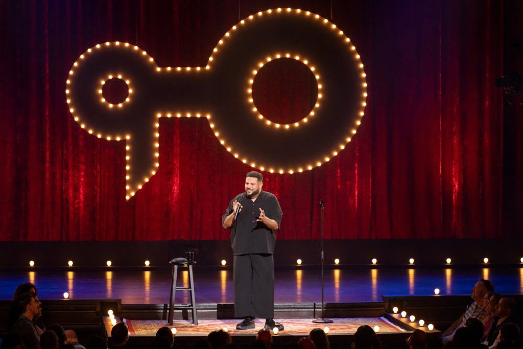 Mo Amer Returns to Netflix With Wild World, His Most Candid Stand-Up Yet 3 Mo Amer: Wild World Netflix Stand-Up Special Release Date, Trailer, and Details