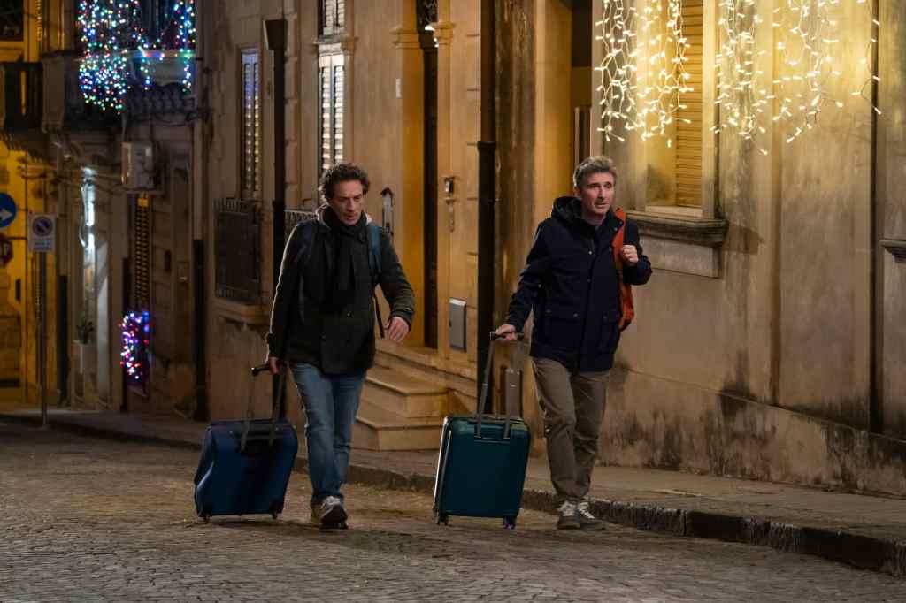 Netflix Christmas Movies 2025: First Look at the Holiday Lineup 6 “Sicilia Express” Brings Ficarra & Picone Back to Netflix with a Magical Holiday Comedy