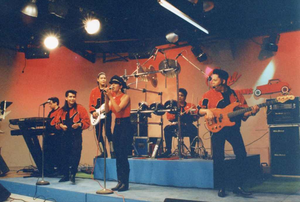 Netflix Debuts Trailer for Selena y Los Dinos, a New Documentary on the Tejano Icon 4 Selena y Los Dinos Netflix Documentary: Trailer, Release Date, and Details