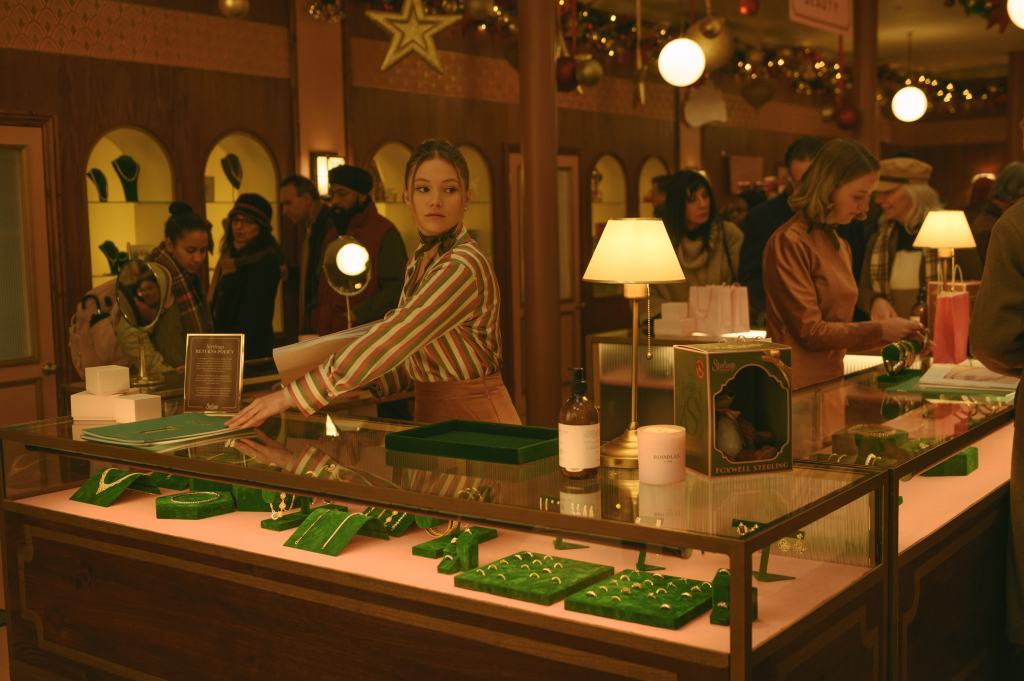 Jingle Bell Heist Recap: Netflix’s Christmas Heist Comedy Ends With a Sharp Twist 3 Jingle Bell Heist recap: Netflix Christmas movie ending explained