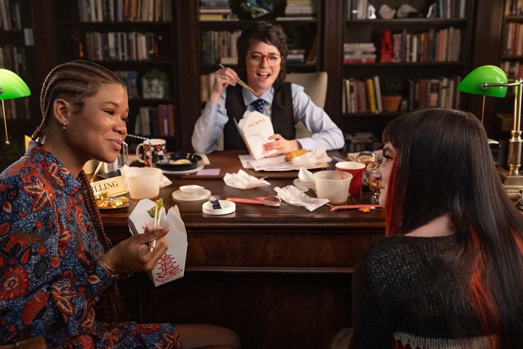 Netflix Reveals First Look at Roommates and Confirms April 2026 Release Date 4 ROOMMATES 20250722 13964 R