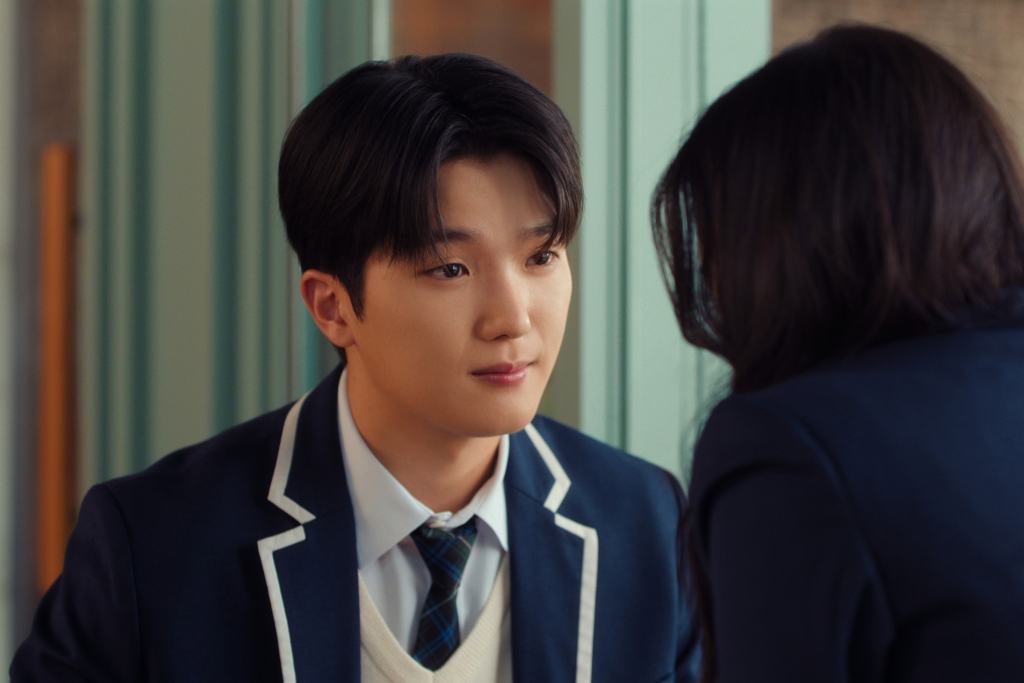 XO, Kitty Season 3 Brings a Song-Covey Sister Reunion When the Series Returns to Netflix 7 XO Kitty n S3 E8 00 07 34 10R