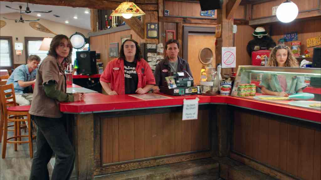 ‘Minimum Wage’ Trailer Takes Us Inside Netflix’s Chaotic Pizza Shop Comedy 7 Minimum_Wage_n_S1_00_04_13_18