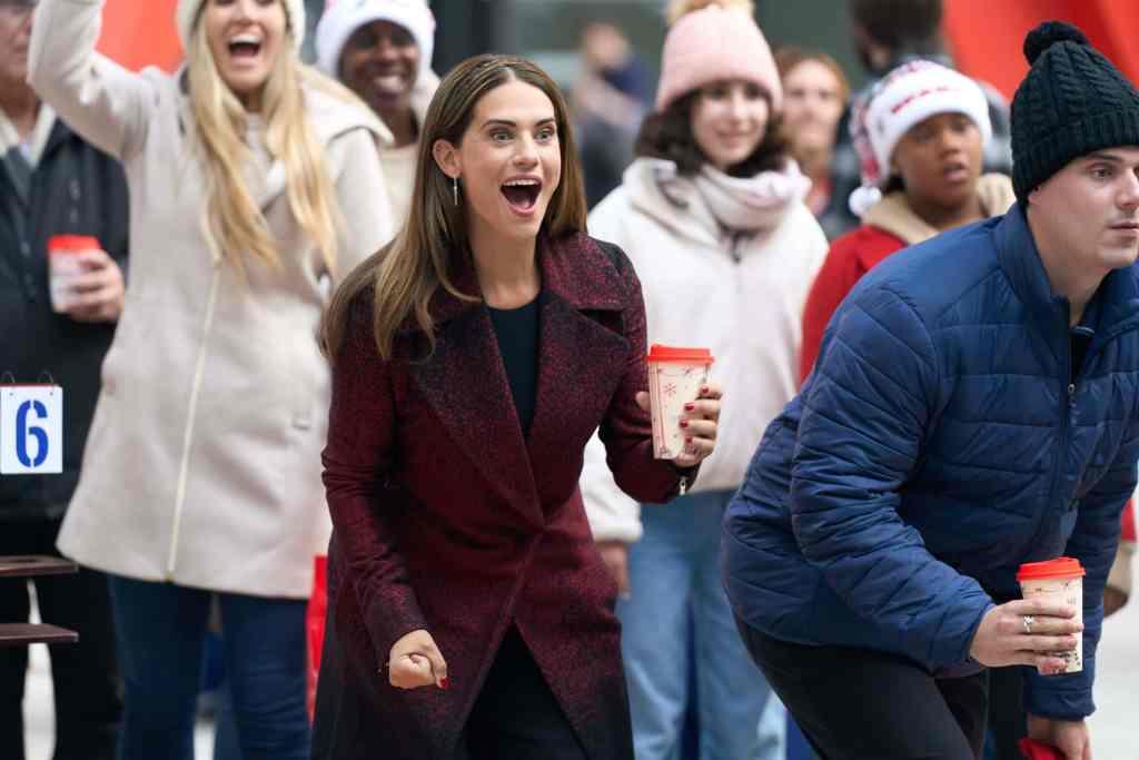 Holiday Touchdown: A Bears Love Story Recap and Ending Explained: Does Avery Stay in Chicago? 6 Holiday Touchdown: A Bears Love Story holidaytouchdown-abearslovestory-04188a-rt-rv2