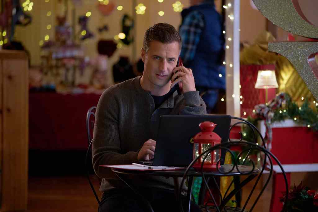 Mr. & Mrs. Christmas Recap and Ending Explained: Saving the Parade 11 Mr. & Mrs. Christmas mrandmrschristmas-00003-cb